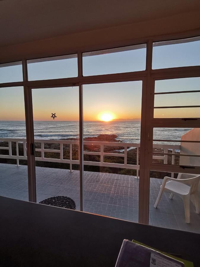 On The Rocks Guesthouse Gansbaai Extérieur photo