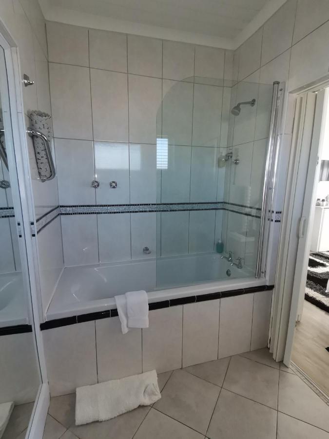 On The Rocks Guesthouse Gansbaai Extérieur photo