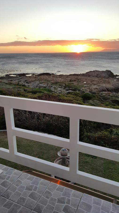 On The Rocks Guesthouse Gansbaai Extérieur photo